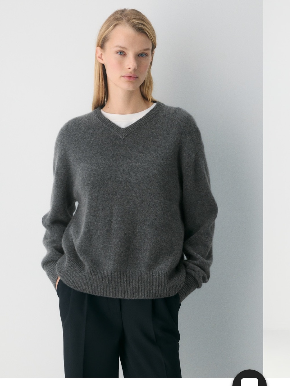 Aritzia Essential Cashmere V-Neck Sweater